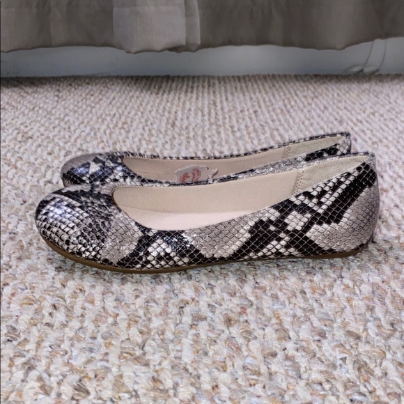 NWOB Fergalicious by Fergie Reptile Faux Snakeskin Women’s Ballet Flats Shoes - Picture 2 of 10